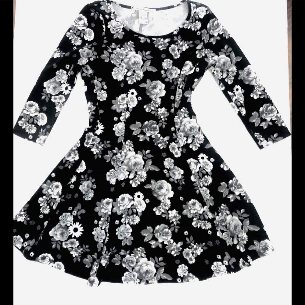 American Rag / Black & White floral flared dress